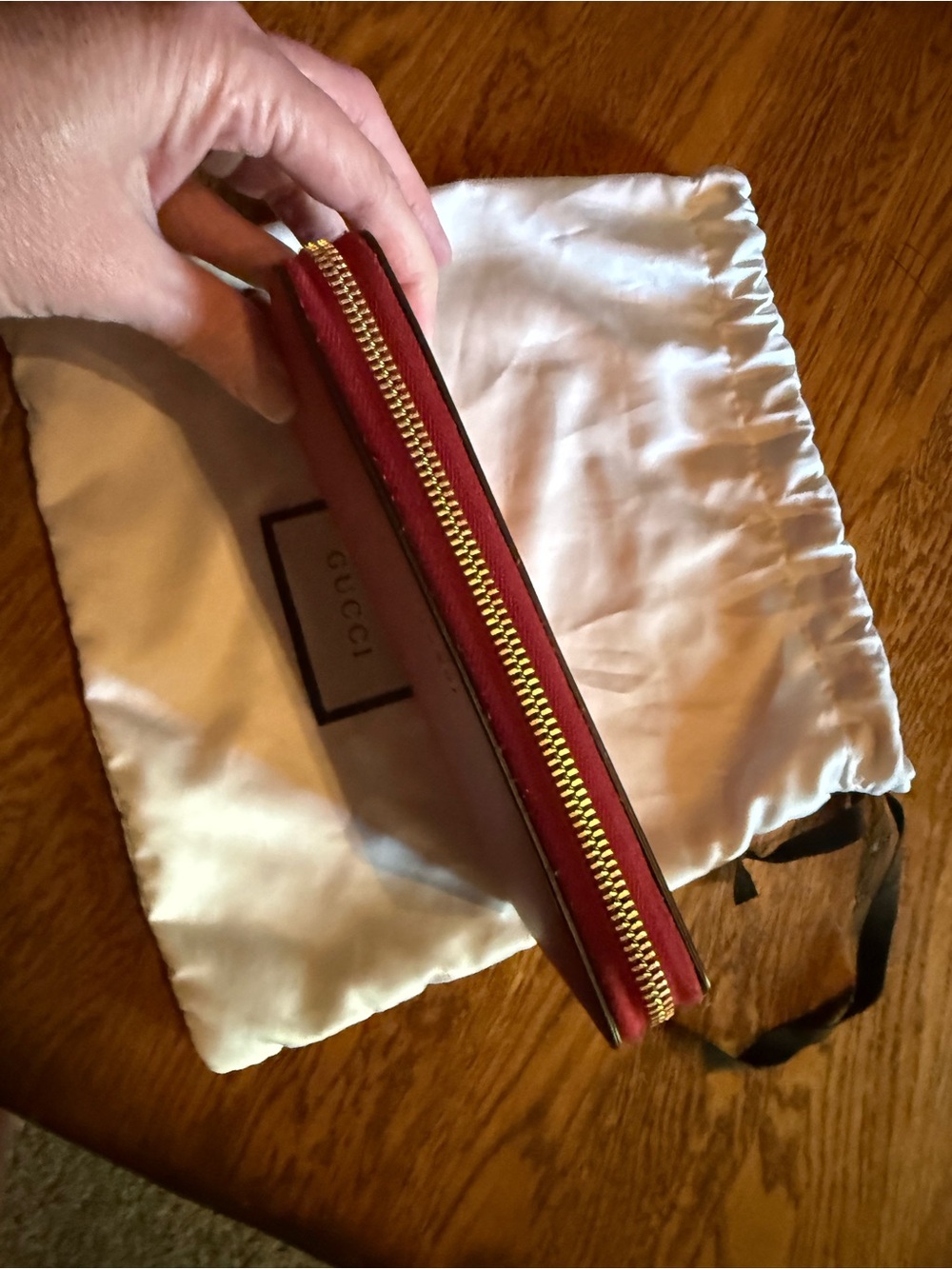 Gucci Red Zip-Around Wallet - Picture 4 of 11